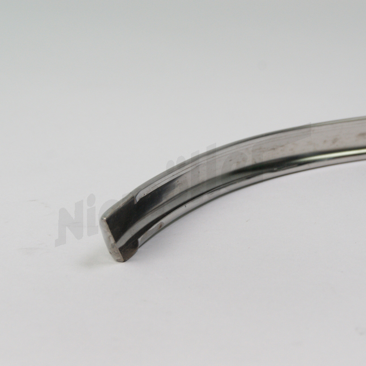 F 88 027 - Zierstab links vorn