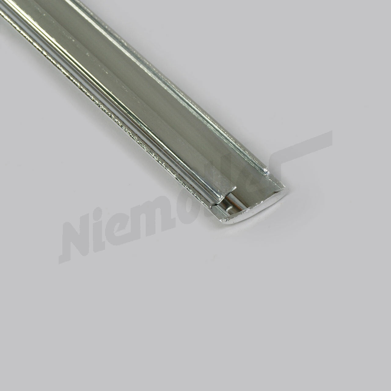 G 69 121 - Trim şeridi, arka kapının sol yan kenarı