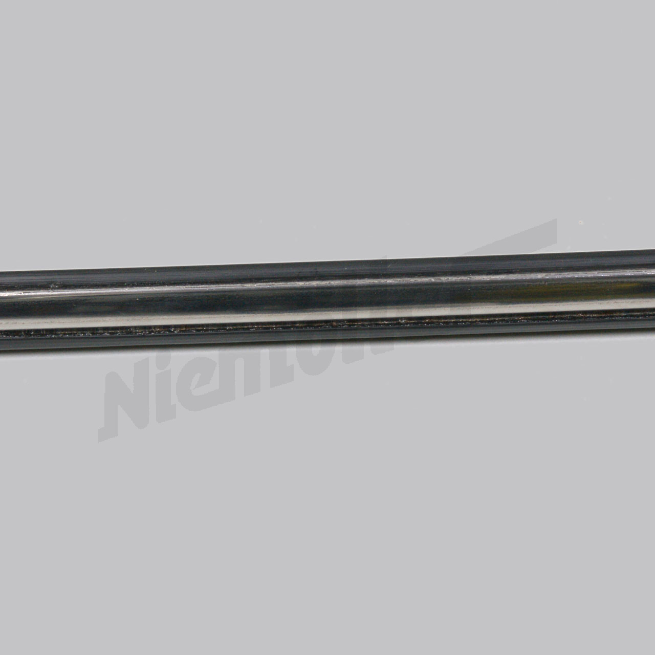 G 69 142b - Zierstab, rechts Hinterkotflügel oben 2. Wahl für den W123 Limousine und Kombi