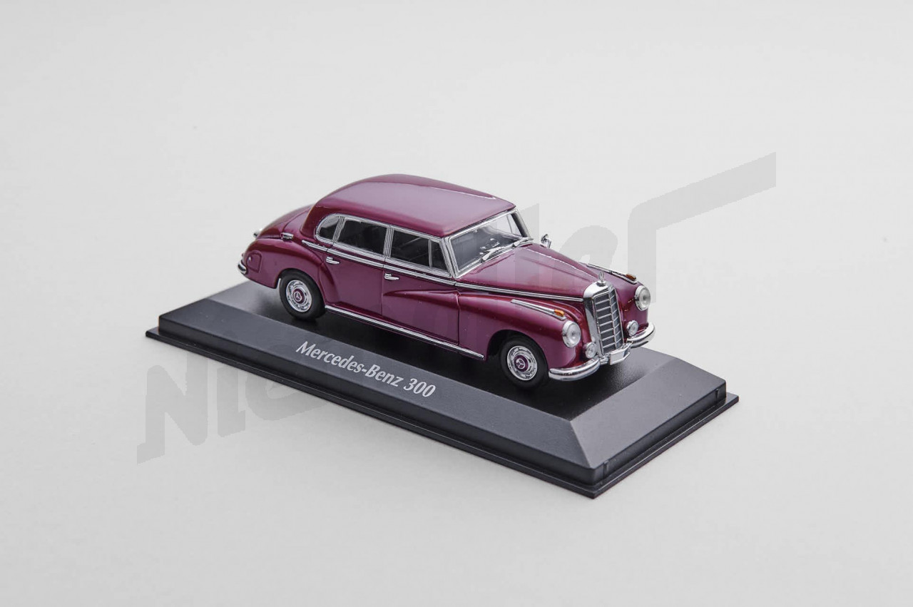 M 01 042 - M.B. 300 Limousine dunkelrot 1951 W186, 1:43