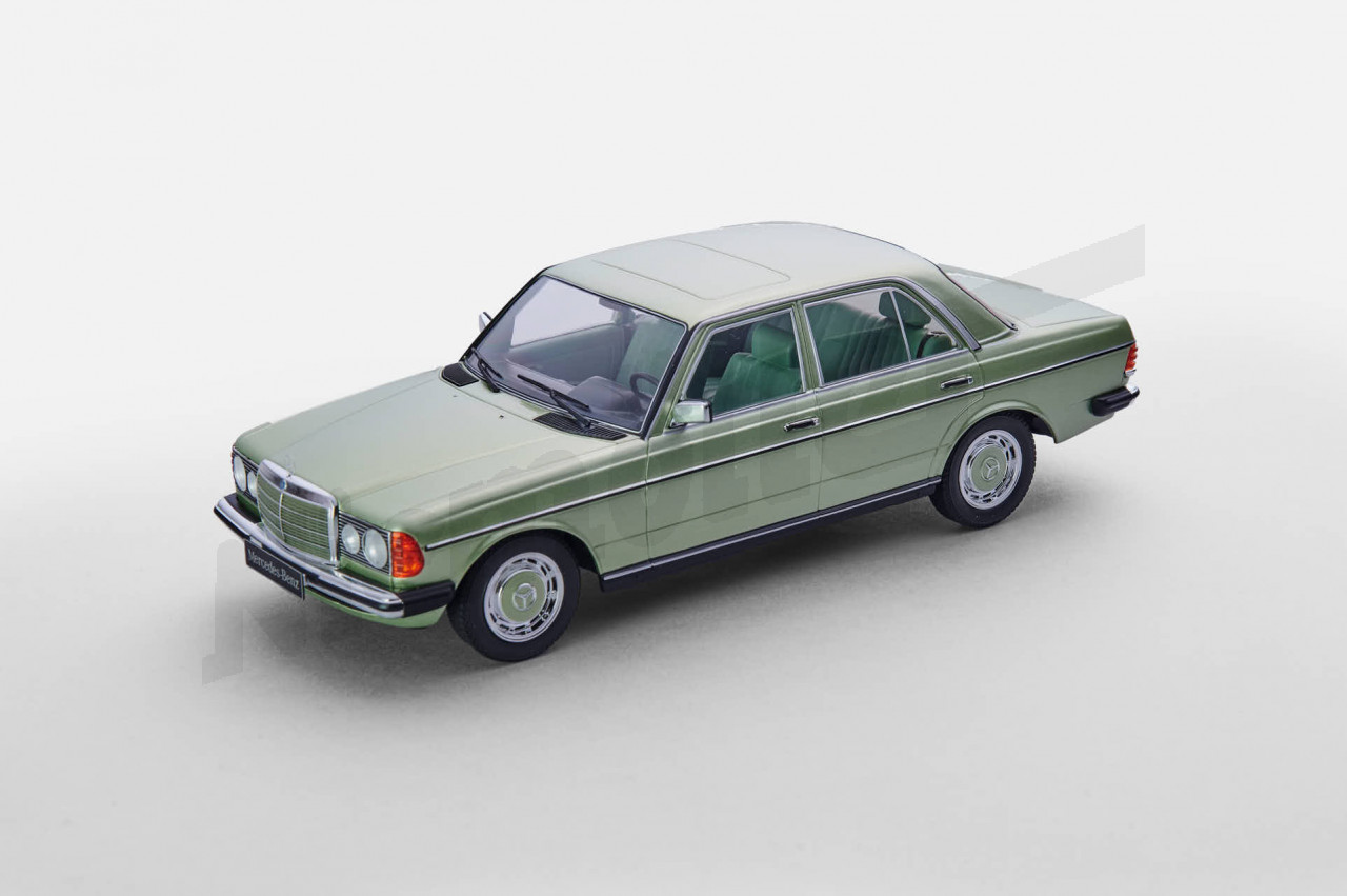 M 02 051 - M.B. 280E berlina 1975 verde claro W123, escala 1:18 KK