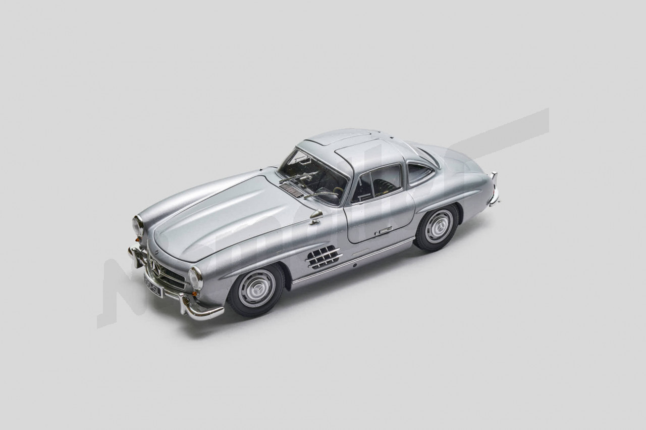 M 02 062 - M.B. 300SL Flügeltürer silber W198, 1:18 Minichamps, limitiert