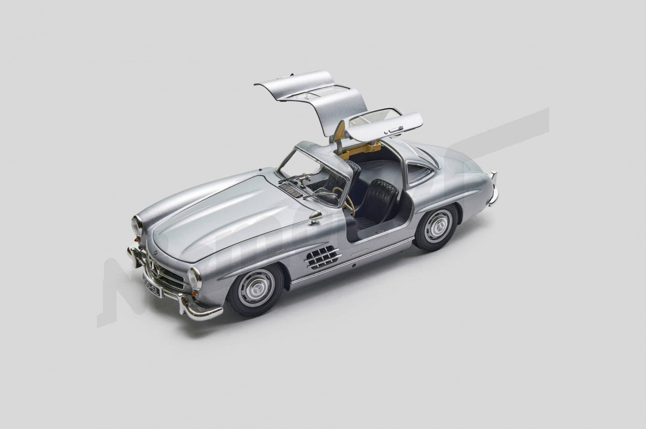 M 02 062 - M.B. 300SL Flügeltürer silber W198, 1:18 Minichamps, limitiert