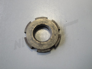 A 26 073 - Slotted nut M 20 x 1.5 for three-arm flange