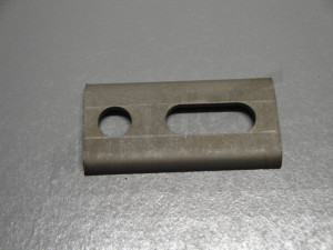 A 49 048 - Clamping piece for middle and rear exhaust suspension