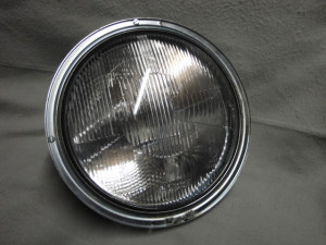 B 82 167 - headlight 300d including ornamental ring reproduction with plastic lens