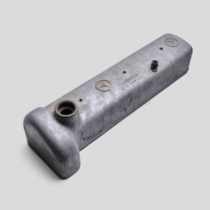 C 01 547 - cylinder head cover