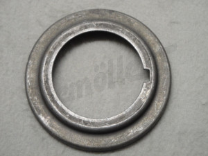 C 03 085 - Oil slinger ring