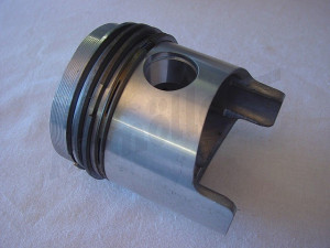 C 03 183a - Piston with piston pin and ring.D:85,50mm