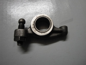 C 05 099 - Rocker arm for 1st and 3rd intake cylinder