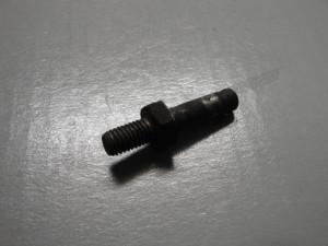 C 08 370 - Bearing pin in bearing block