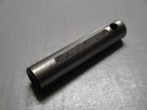 C 26 007 - reverse idler shaft