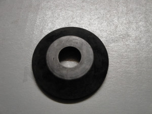 C 32 045 - Plate middle bottom for shock absorber mounting