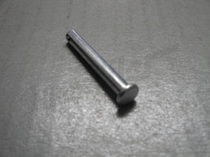 C 72 019a - bolt for door retainer