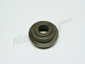 D 05 238 - Valve spring retainer