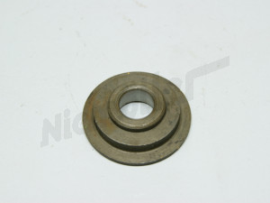 D 05 249 - Valve spring retainer