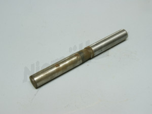 D 20 011 - water pump shaft