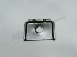 D 22 166 - retaining plate