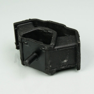 D 22 168 - engine mount rear