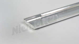 D 72 502 - Barra de aluminio en la parte inferior de la puerta