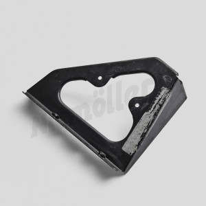 F 62 037 - Front console, battery frame