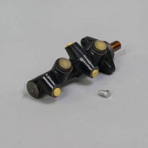 G 42 024 - Master cylinder