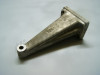 D 22 001 - Engine mount, front left