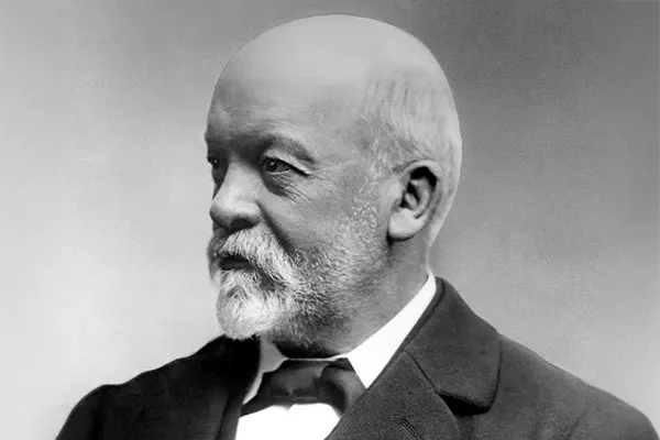     Gottlieb Daimler - il ritratto in bianco e nero  mostra l'ingegnere tedesco in frac con papillon
